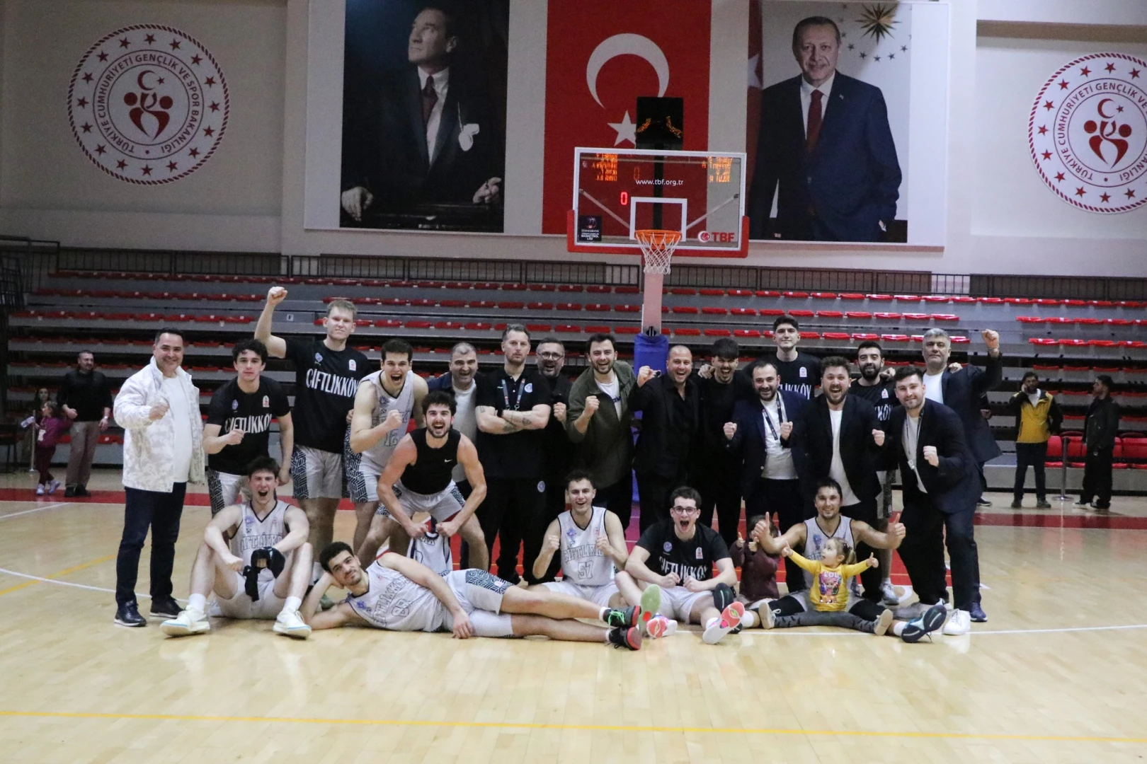 ÇİFTLİKKÖY BELEDİYE PLAY-OFF’A HAZIR